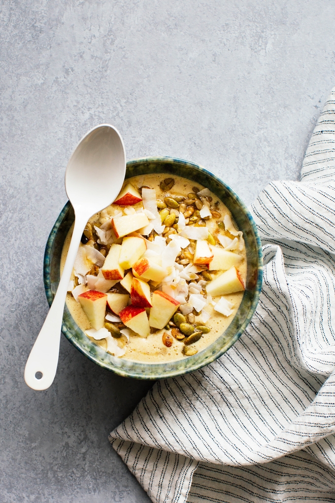 Spiced Oatmeal and Apple Smoothie Bowl
