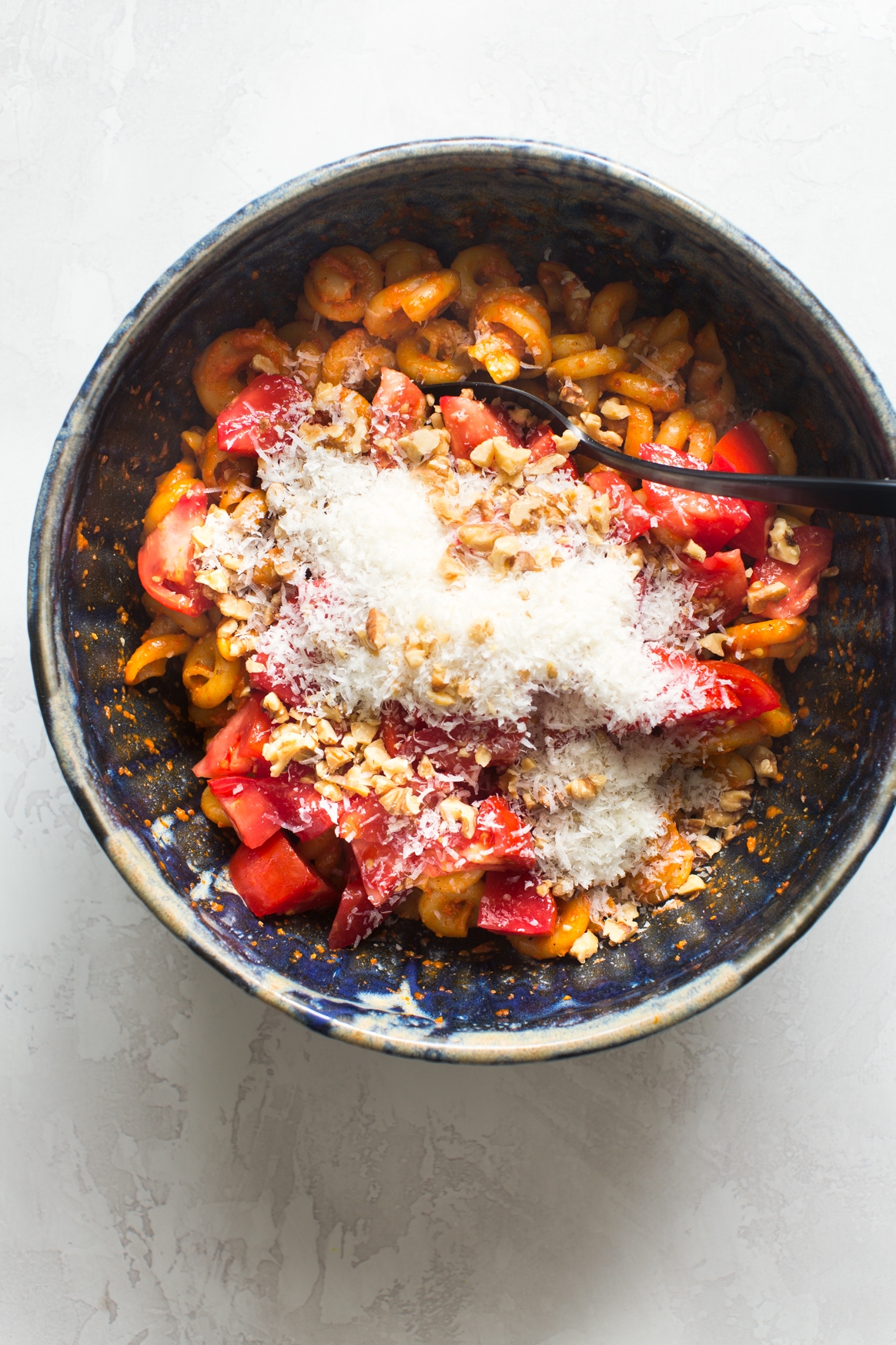 Rezept für Nudelsalat mit gerösteter roter Paprika