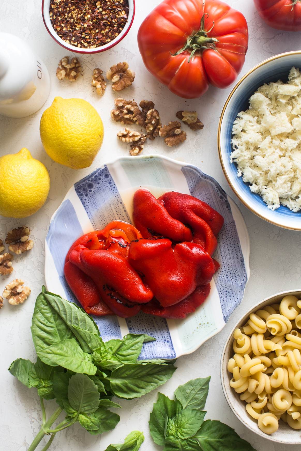 Salată de paste cu ardei roșii prăjiți Ingrediente