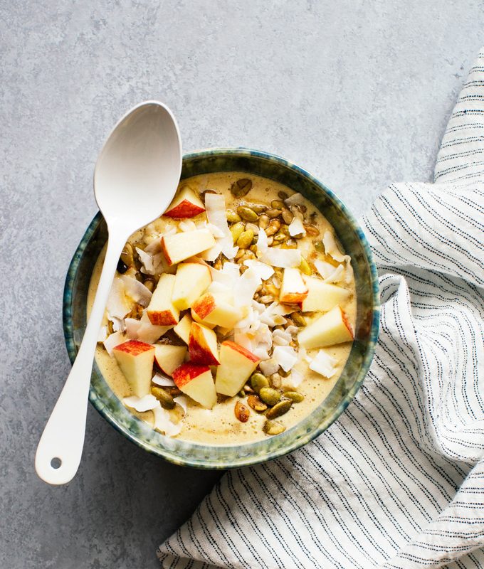 Spiced Oatmeal and Apple Smoothie Bowl Recipe
